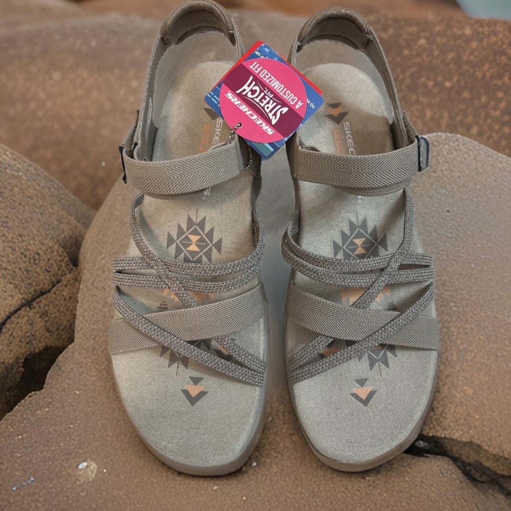 🔥BNWT SKETCHERS SANDALS🔥
